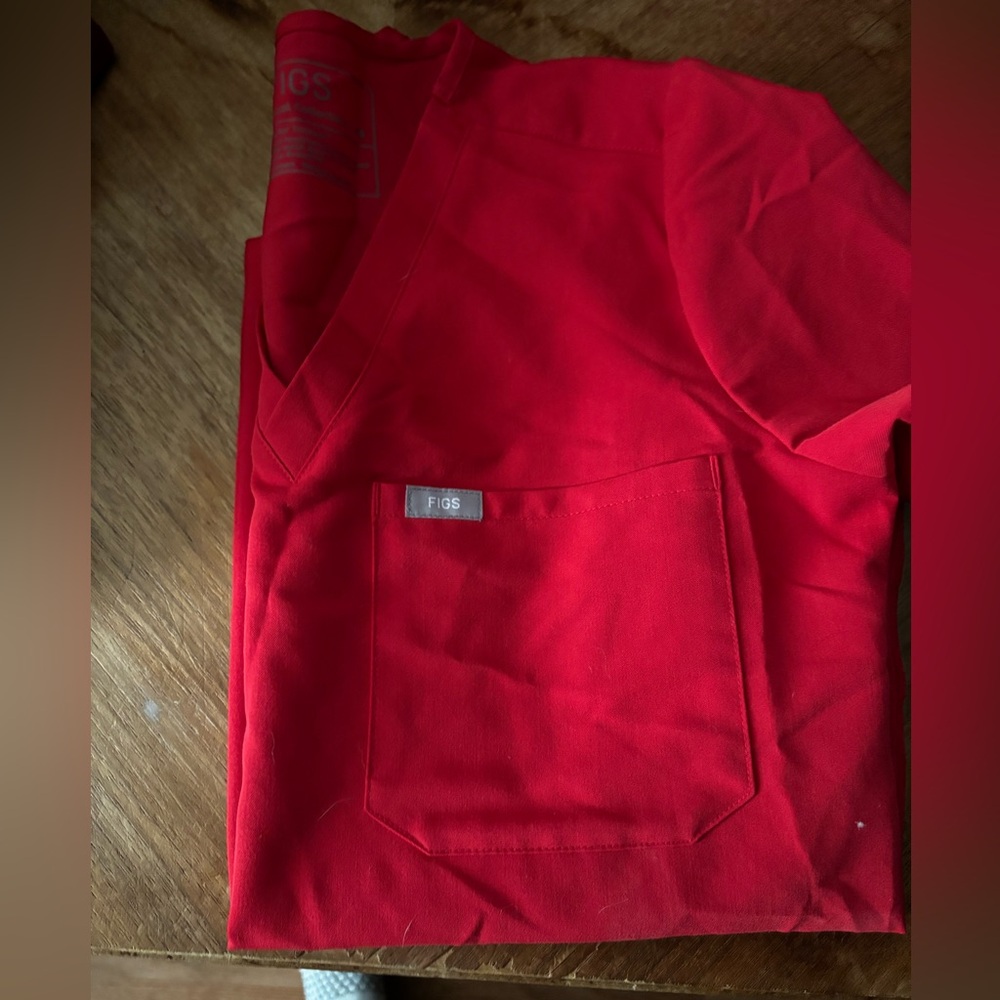 Figs XS red scrub top